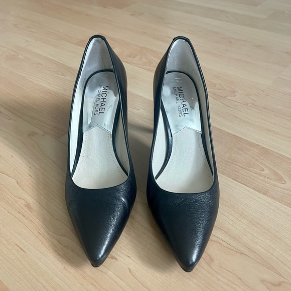 Michael Kors Flex Mid Pump size 6.5 - Picture 2 of 6